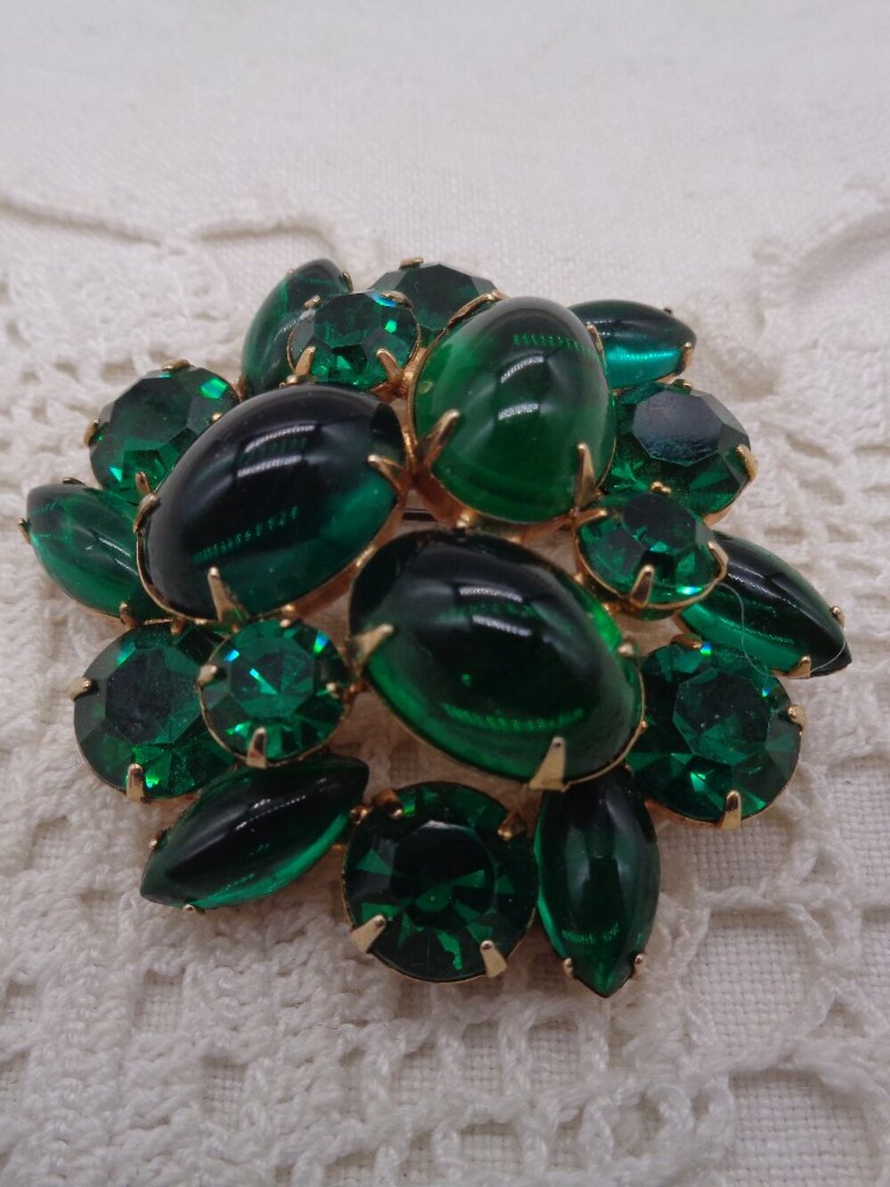 Vintage WEISS Green Jelly Belly Cabochon & RHINESTONE BROOCH